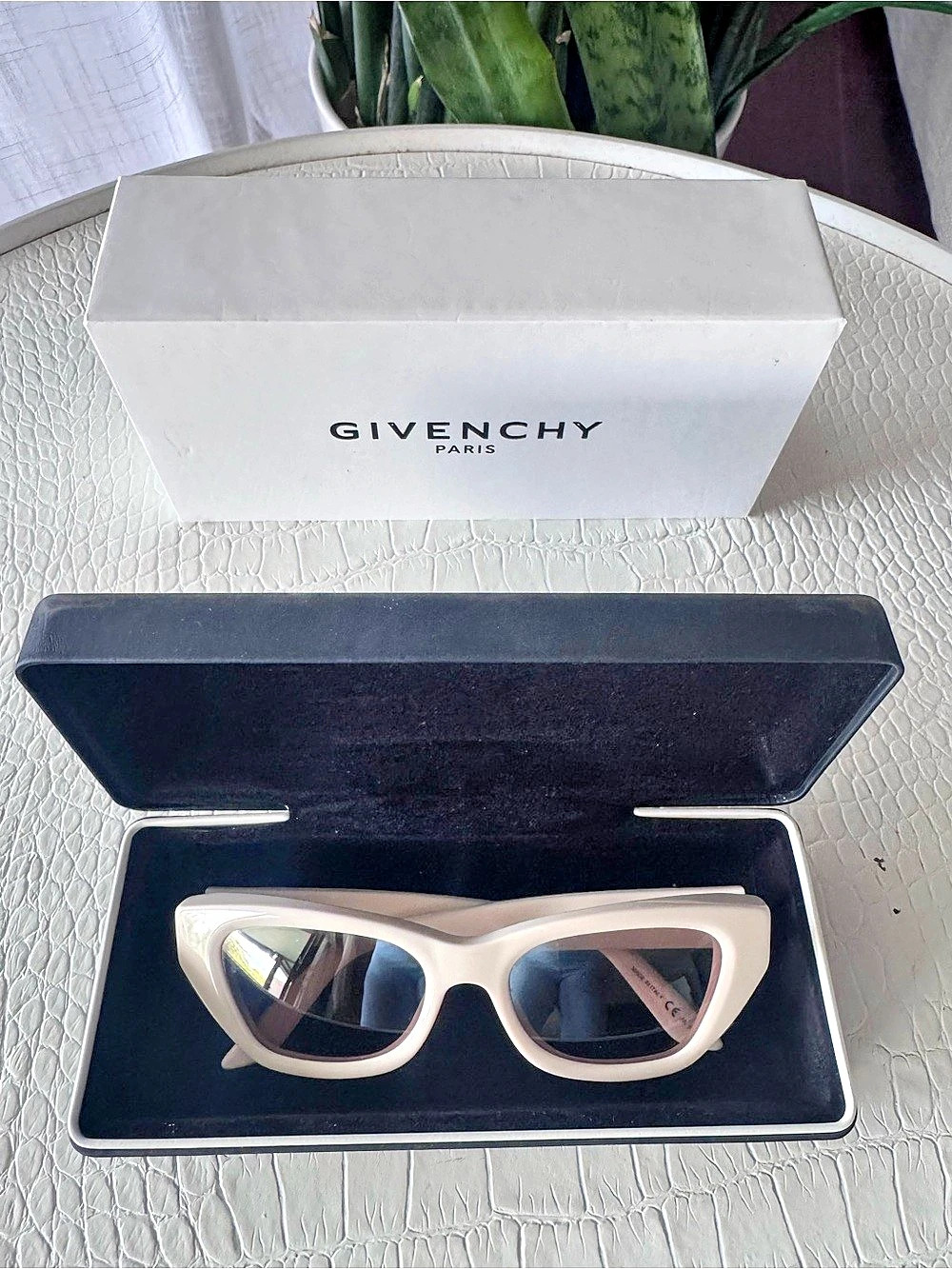 Givenchy GV 7209/S Cat-Eye Sunglasses Cream